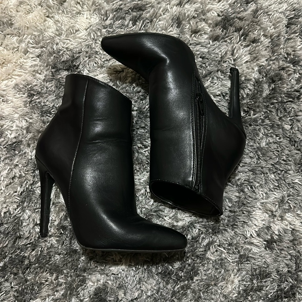 High skinny black booties